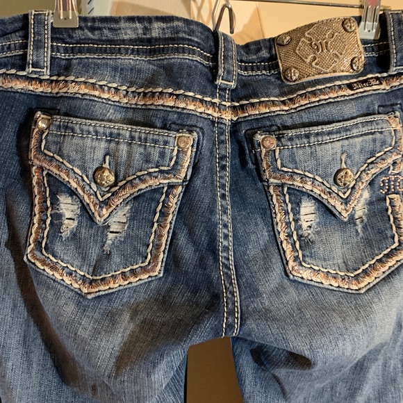 Miss Me Signature Skinny - Picture 2 of 8